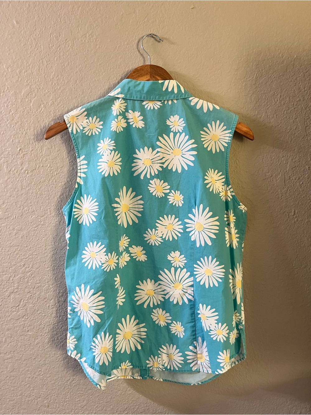 Sleeveless Daisy Button-Up Top - Turquoise - Picture 3 of 3